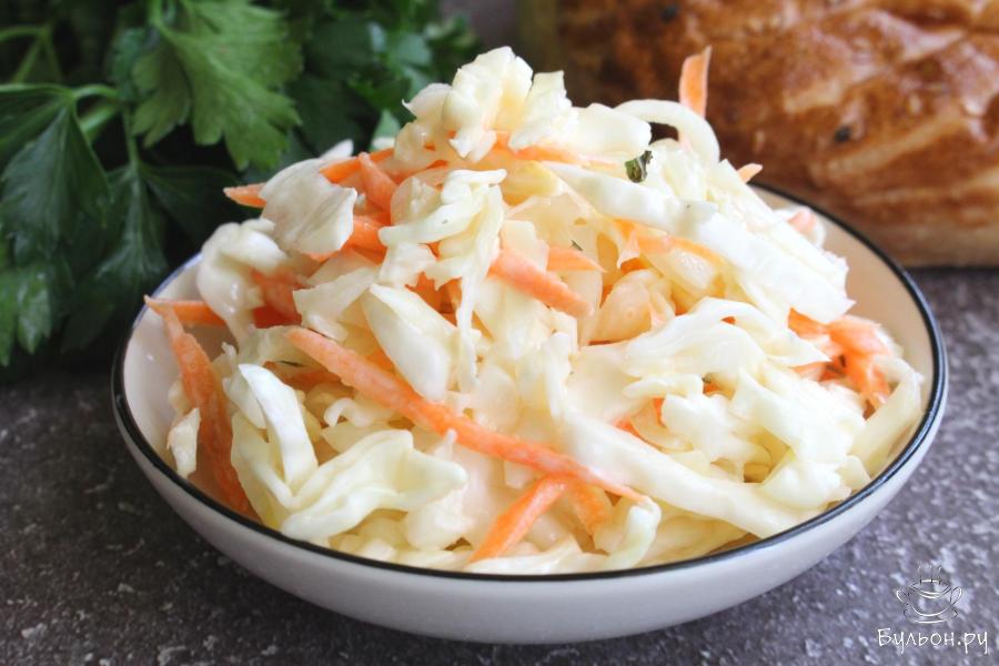 Капустный салат с морковью, маринованным луком и мятой Капустный салат с морковью, маринованным луком и мятой