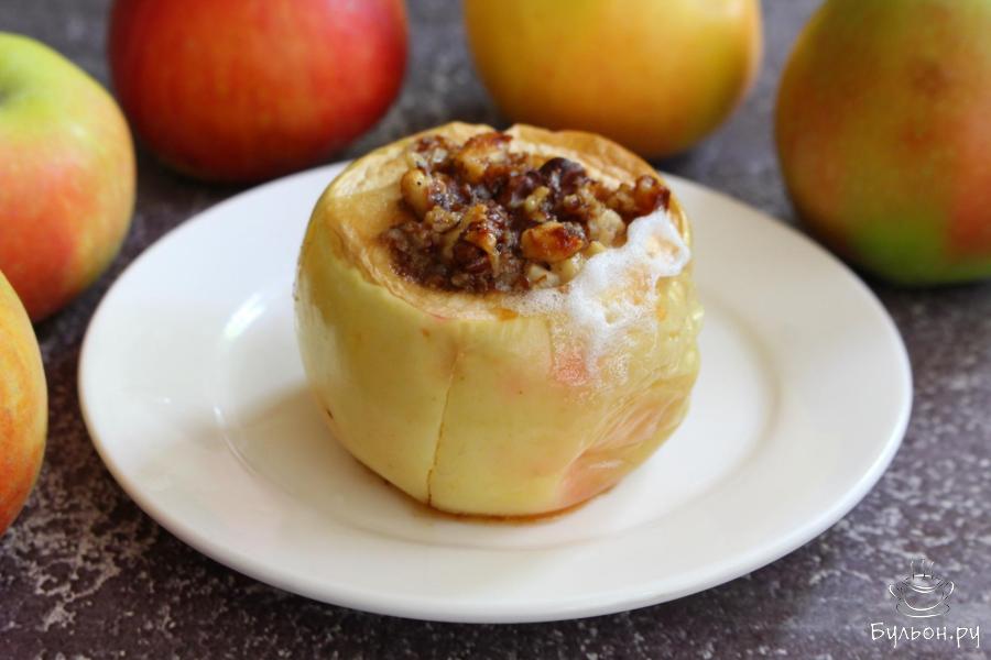 Запеченные яблоки с медом и грецкими орехами в духовке