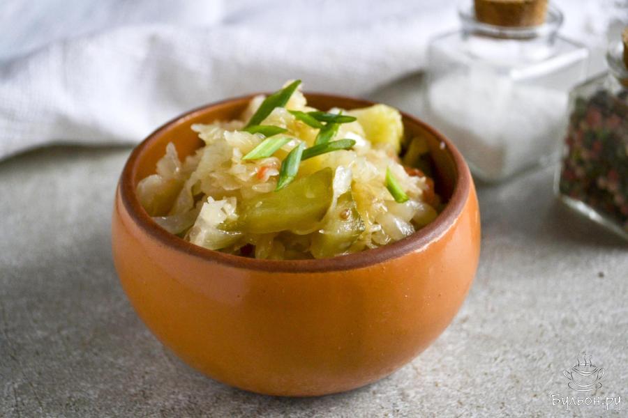 Салат Деревенский из квашеной капусты с картошкой и огурцами Салат Деревенский из квашеной капусты с картошкой и огурцами