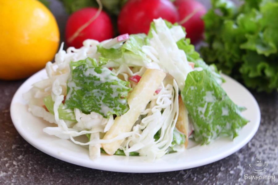 Салат из капусты с яблоками, редиской и зеленью Салат из капусты с яблоками, редиской и зеленью