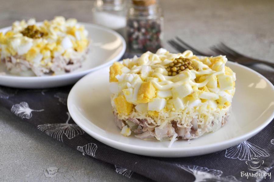 Салат из куриной грудки с яйцами и сыром Салат из куриной грудки с яйцами и сыром