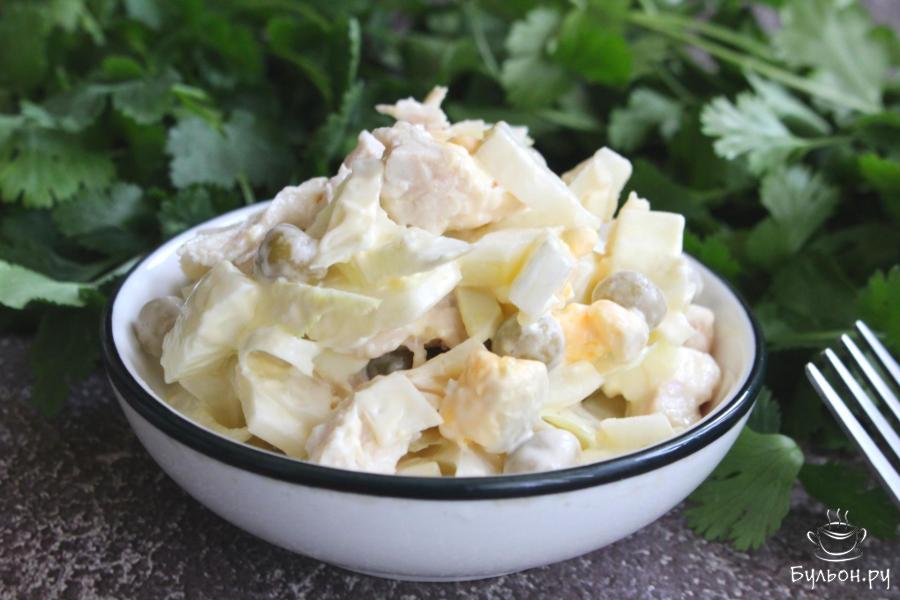 Салат из пекинской капусты с курицей и горошком Салат из пекинской капусты с курицей и горошком