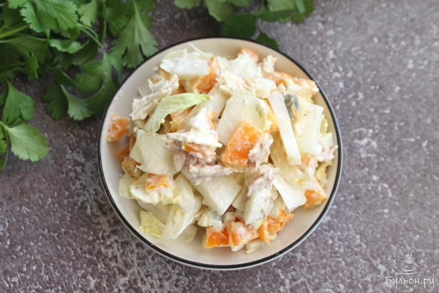 Салат из пекинской капусты с куриным филе и морковью Салат из пекинской капусты с куриным филе и морковью