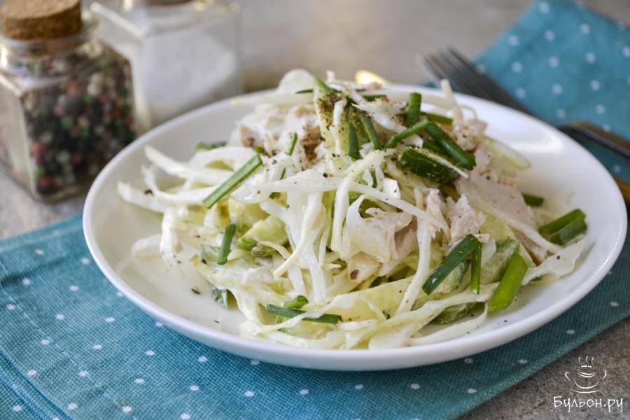 Салат из капусты с куриной грудкой и огурцом Салат из капусты с куриной грудкой и огурцом