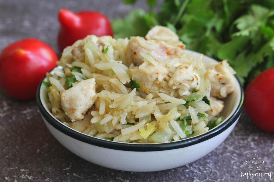 Вареный рис с куриной грудкой на сковороде Вареный рис с куриной грудкой на сковороде