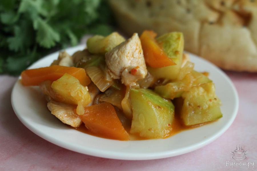 Тушеные кабачки с куриной грудкой на сковороде Тушеные кабачки с куриной грудкой на сковороде