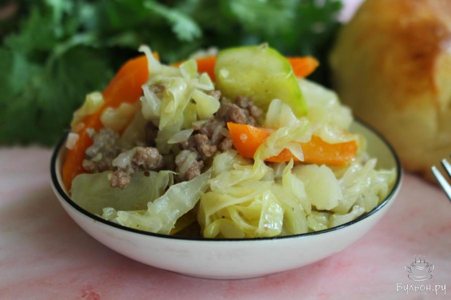 Тушеная капуста с фаршем и кабачками Тушеная капуста с фаршем и кабачками