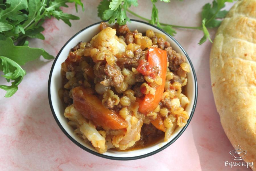 Тушеные овощи с фаршем и суповыми макаронами Тушеные овощи с фаршем и суповыми макаронами