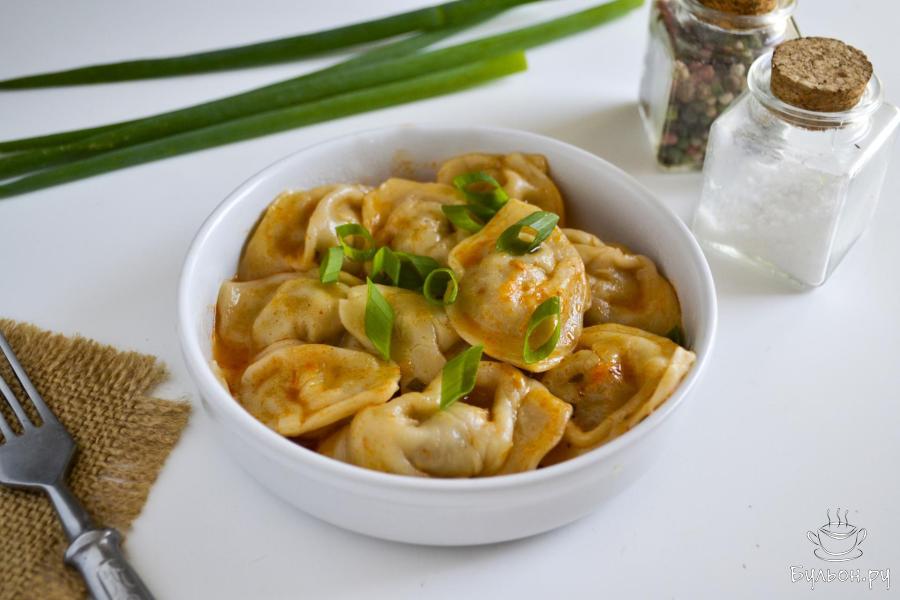 Пельмени с соусом том ям Пельмени с соусом том ям
