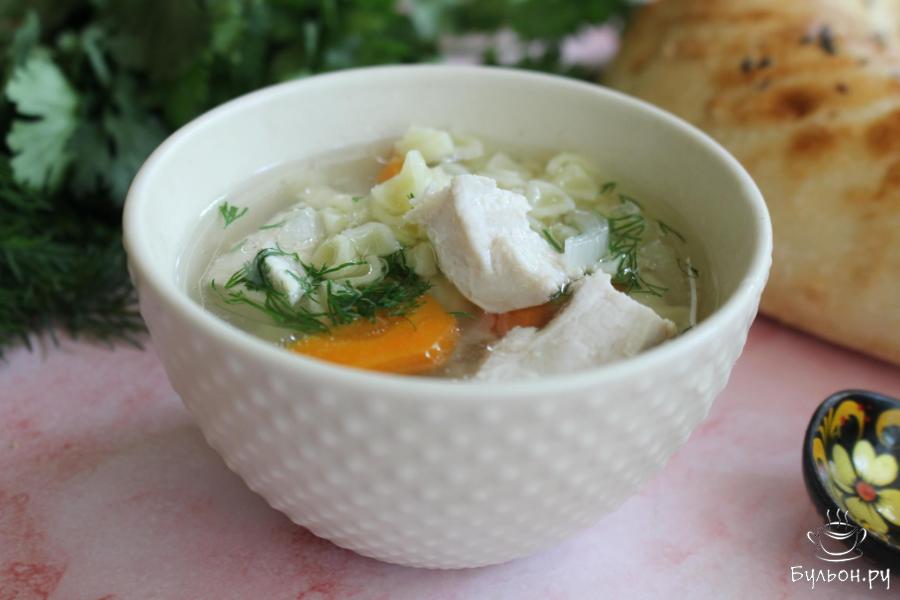 Суп с куриной грудкой и суповыми макаронами Суп с куриной грудкой и суповыми макаронами