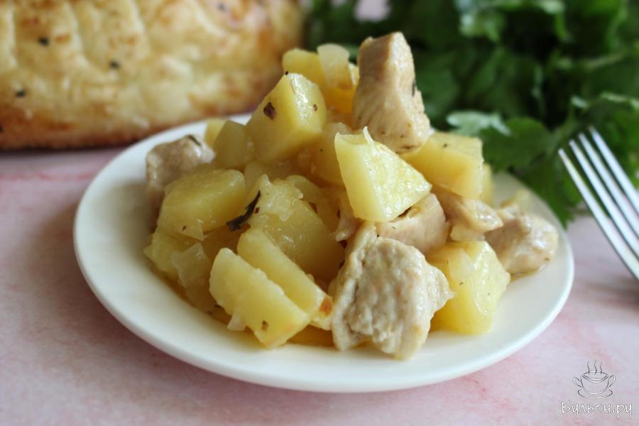 Тушеная картошка с курицей и сливками в казане Тушеная картошка с курицей и сливками в казане