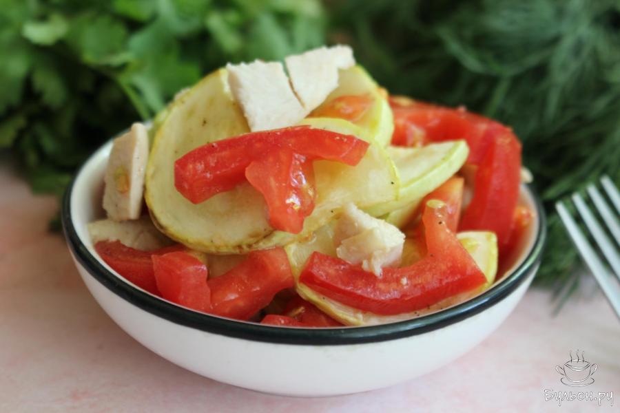 Салат с вареной курицей и жареными кабачками Салат с вареной курицей и жареными кабачками