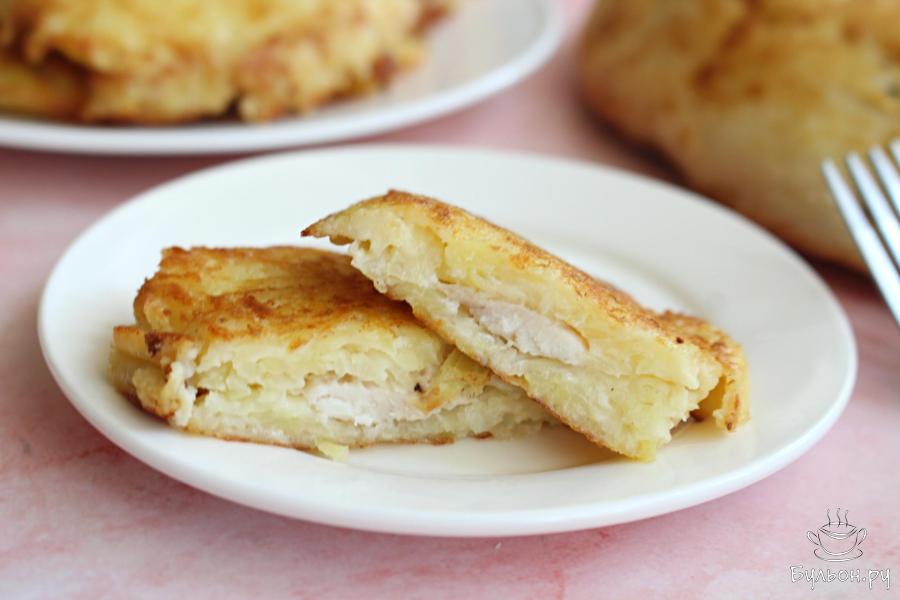 Драники из картошки с куриной грудкой