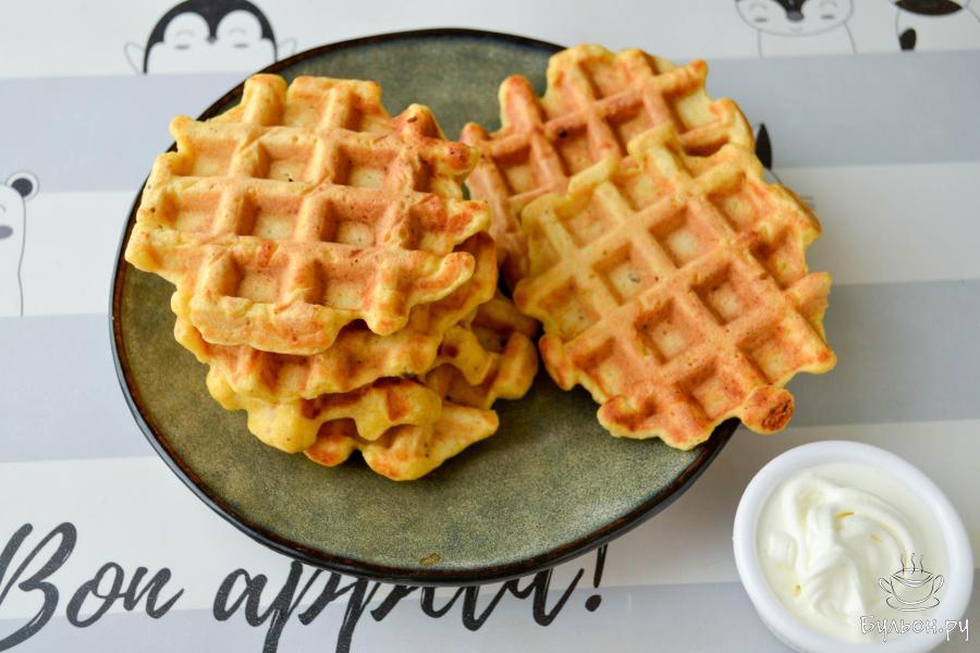 Вафли из кабачков с творогом и курицей в электровафельнице Вафли из кабачков с творогом и курицей в электровафельнице