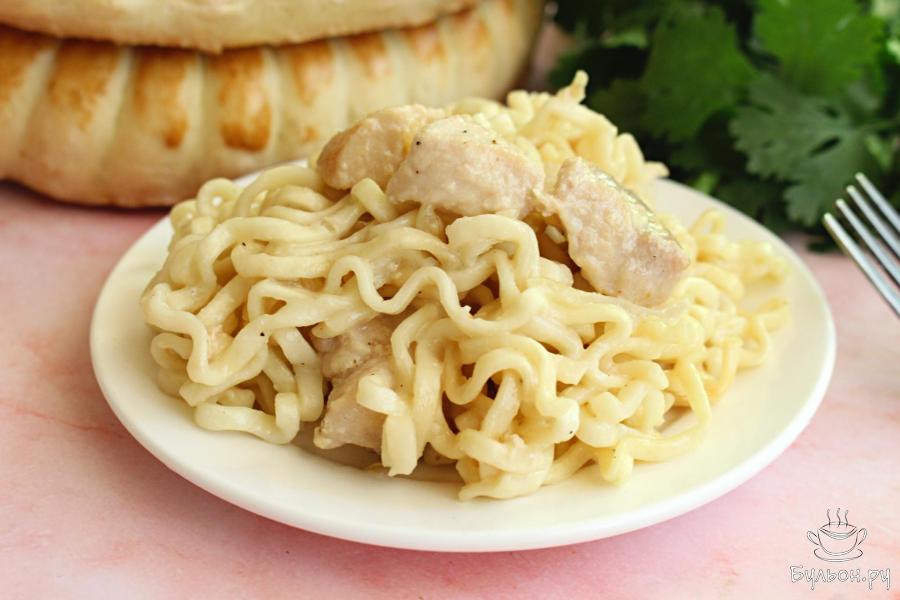 Лапша быстрого приготовления с куриной грудкой