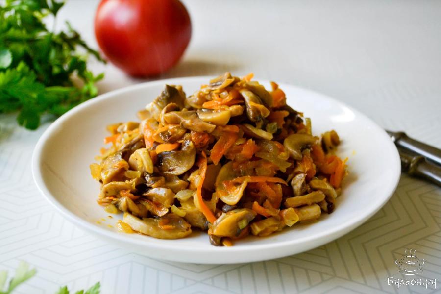 Шампиньоны жареные с луком и морковью