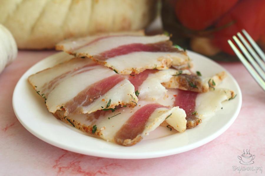 Домашнее соленое сало с мясной прослойкой Домашнее соленое сало с мясной прослойкой