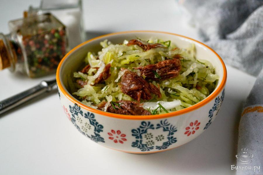 Салат из зеленой редьки с говядиной