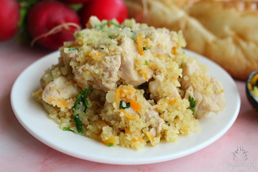 Кускус с куриной грудкой на сковороде