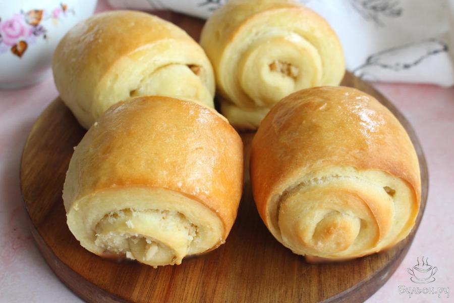 Сдобные булочки с начинкой из штрейзеля и орехов