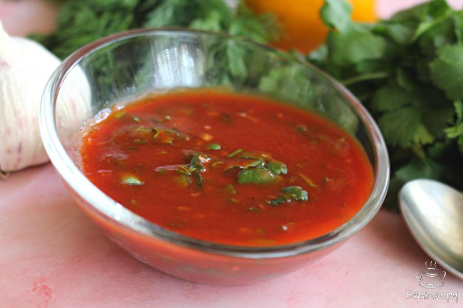 Острый томатный соус с зеленью и медом
