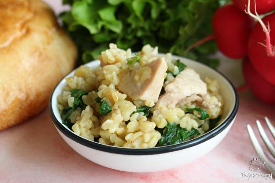Булгур с куриной грудкой и шпинатом