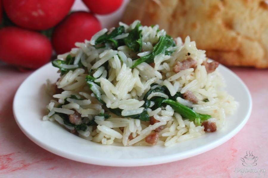 Рисовая каша с мясным фаршем и шпинатом