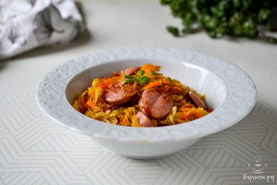 Квашеная тушеная капуста с сосисками