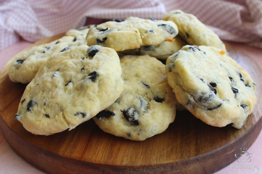 Сырное печенье с черными оливками