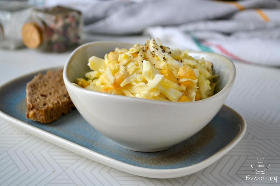 Салат капустный с яйцом и кукурузой