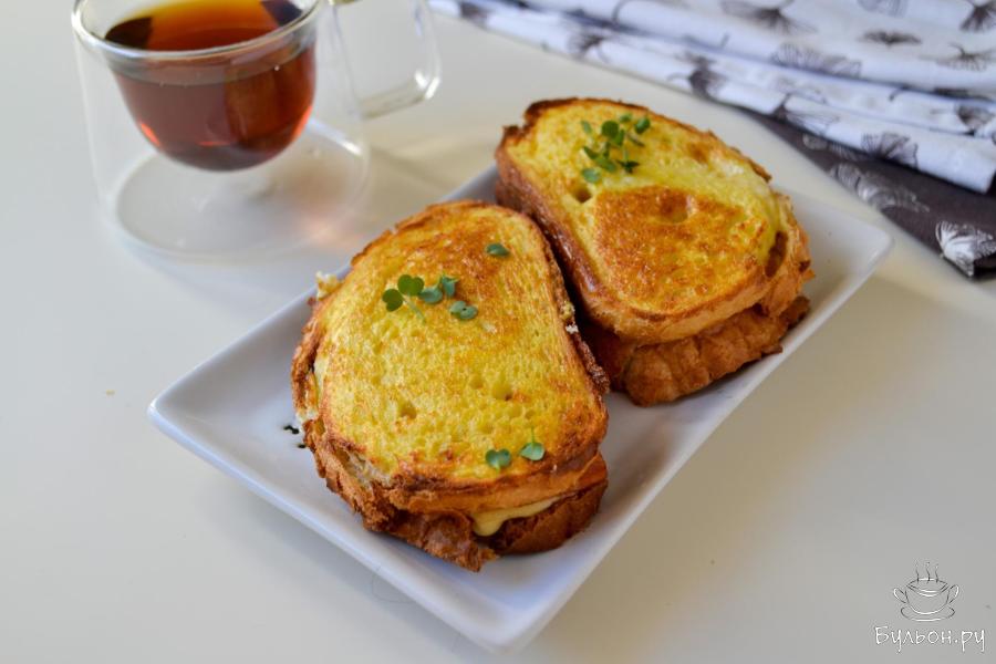 Горячие бутерброды с колбасой и сыром в аэрогриле