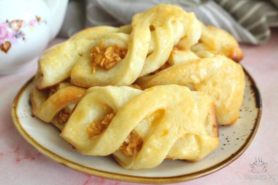 Творожные плетенки с яблочной начинкой