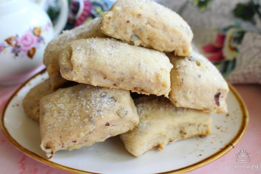 Дрожжевое печенье с орехами
