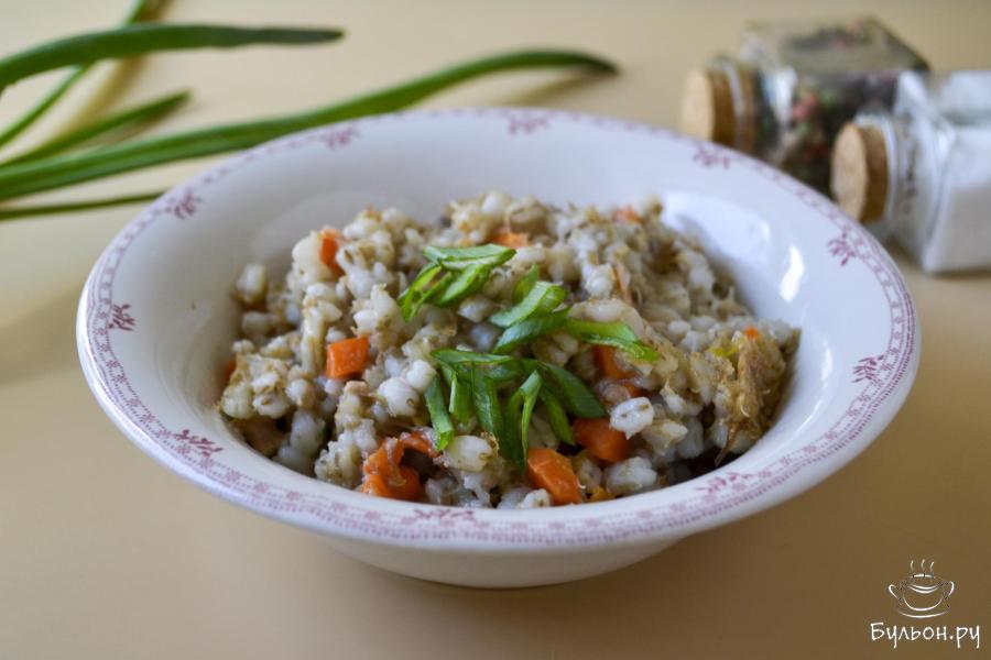 Каша из перловки с тушенкой